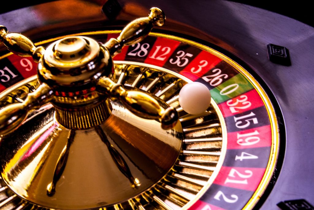 The Appeal of Live Dealer Experience - Glory Casino